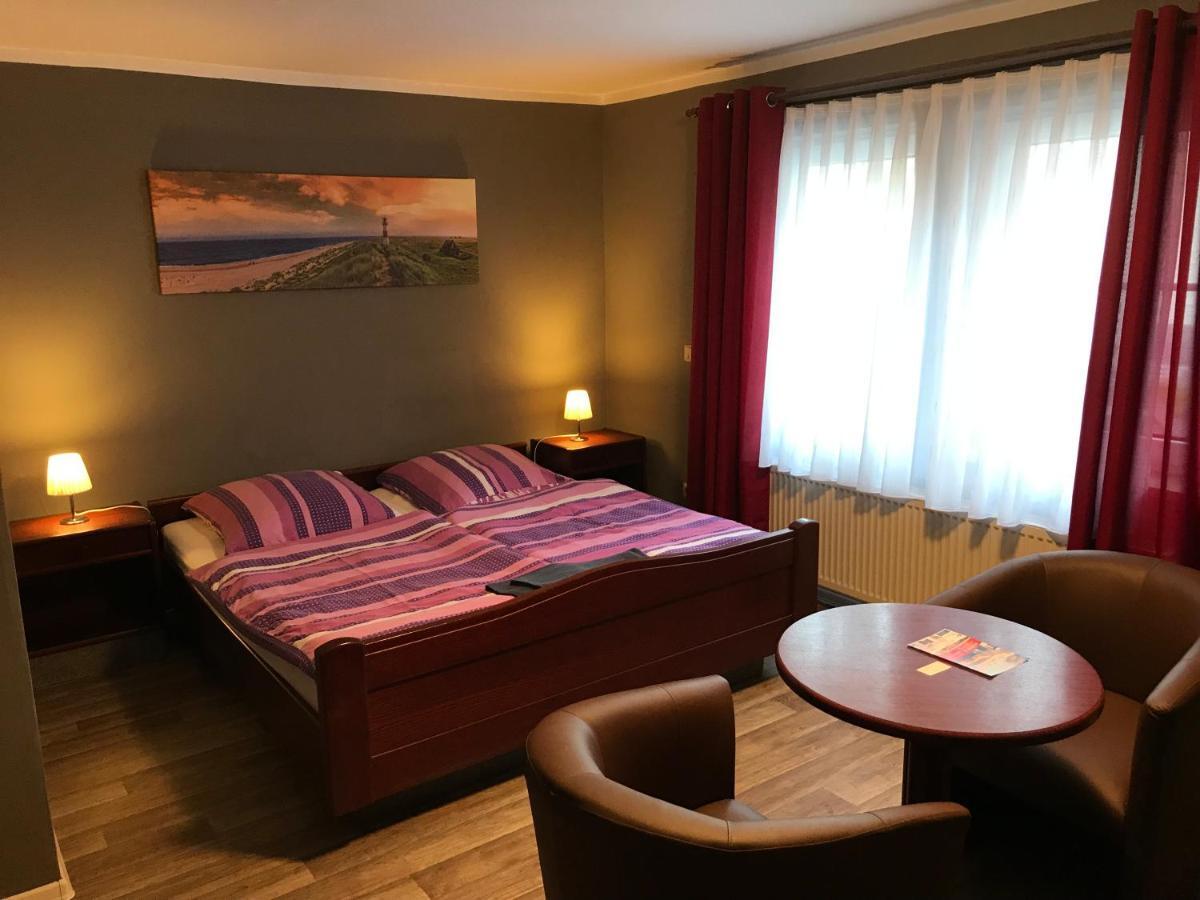 Pension Am Stadtrand Zerbst エクステリア 写真