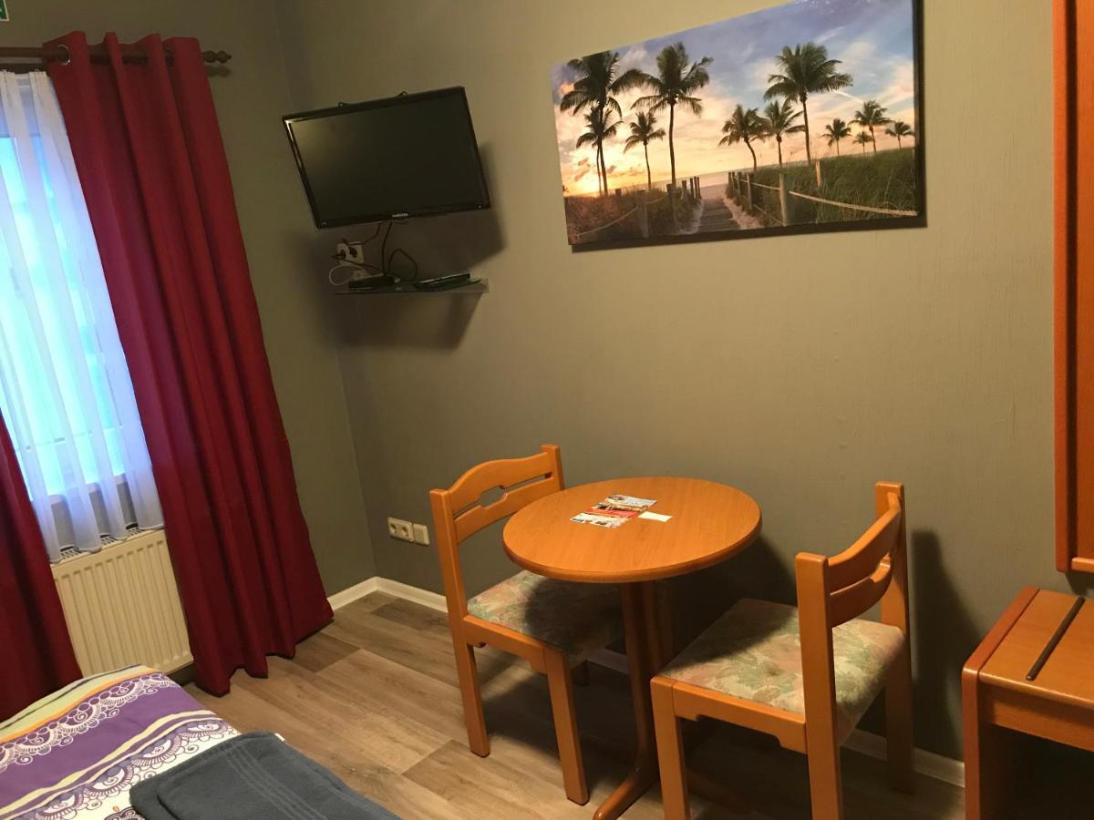 Pension Am Stadtrand Zerbst エクステリア 写真