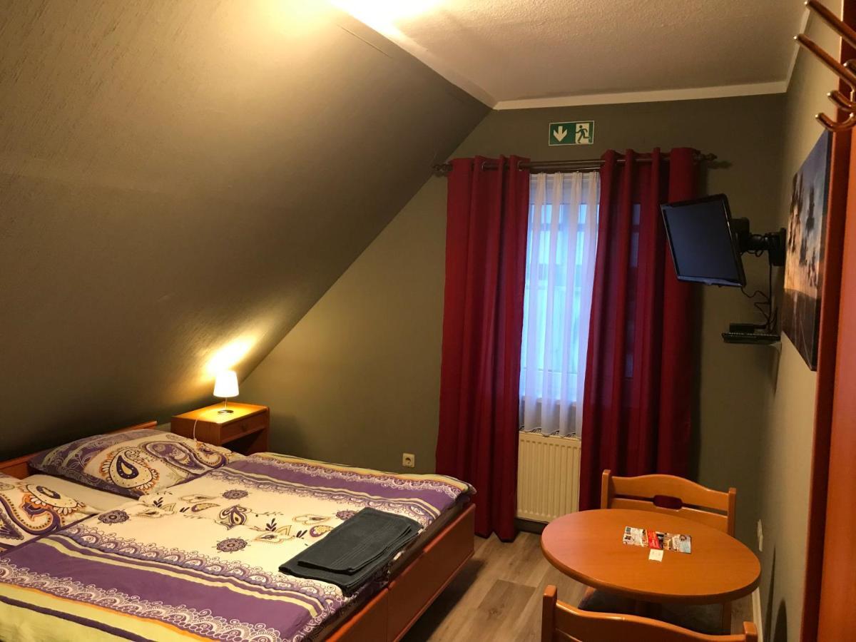 Pension Am Stadtrand Zerbst エクステリア 写真